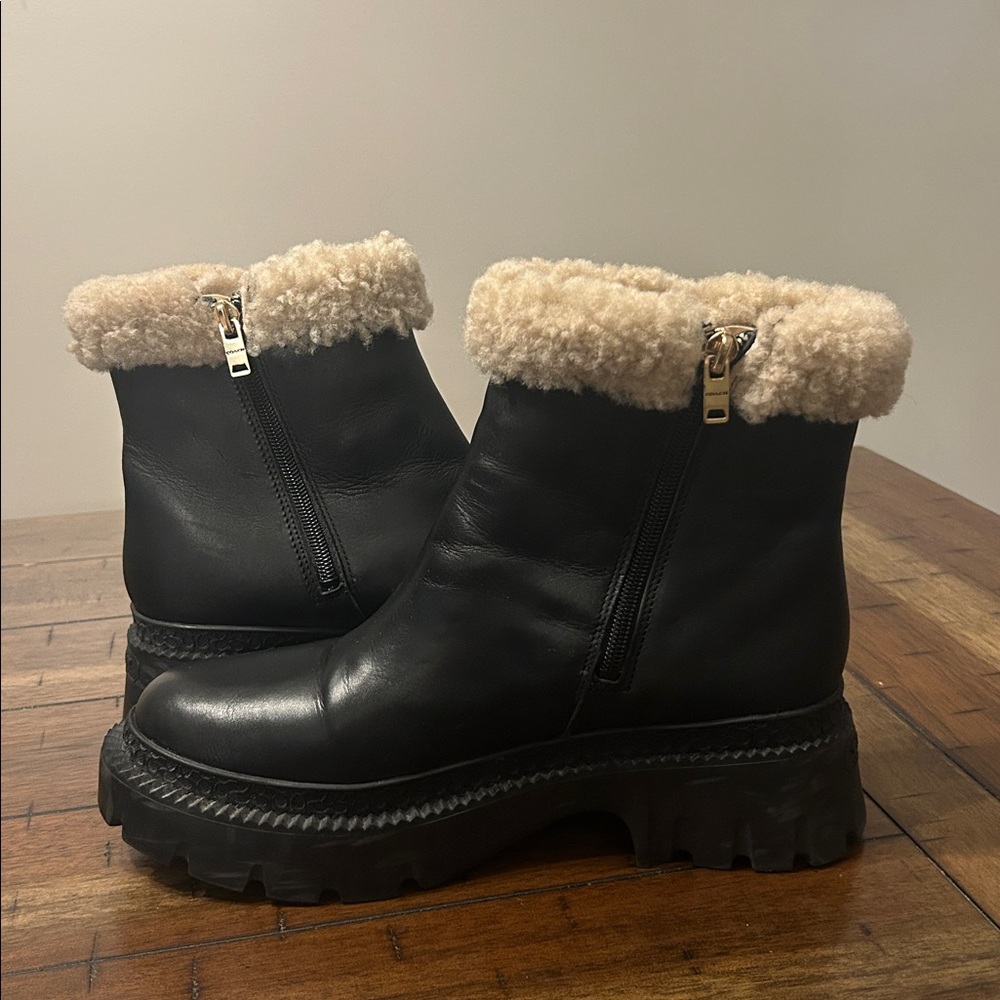 🔥BOOT SALE 🔥 Coach Jane Black Leather Shearling Trim Booties Lug Sole size 7.5 - Picture 3 of 12